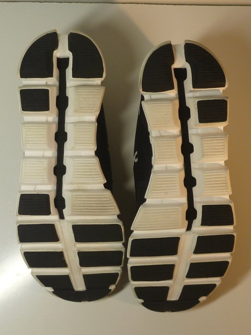 On Cloud 5 Running Shoes Black White Women's Size 8.5 - Picture 11 of 11